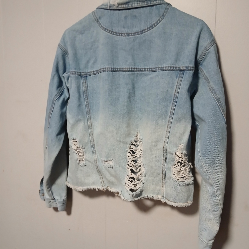 Wild fable ladies jean jacket.  Ripped. Size XS. - Picture 4 of 9